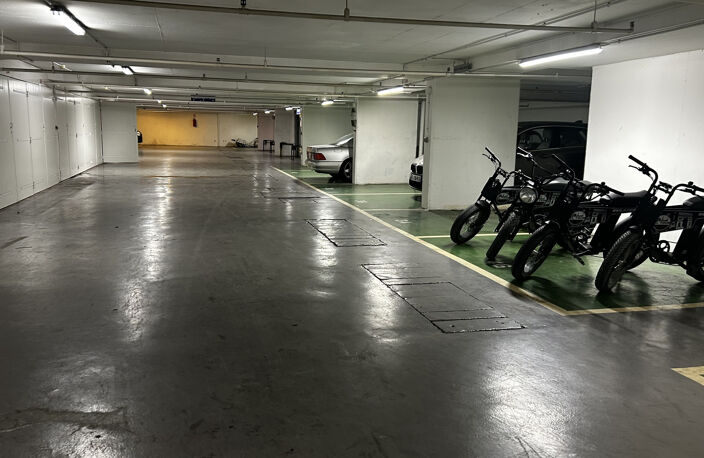 PARIS IIéme: Rue de la Paix: 1 double parkings — photo 2