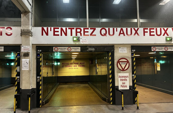 PARIS IIéme: Rue de la Paix: 1 double parkings — photo 5