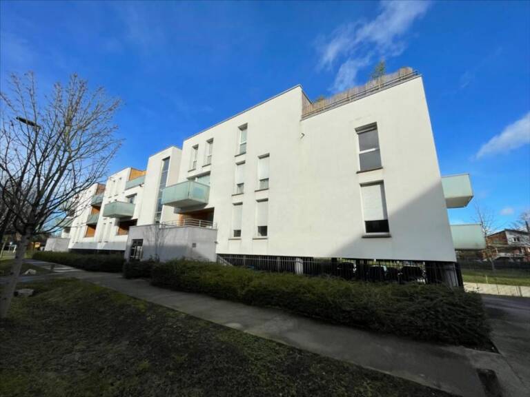 LOOS - rue des Temps Modernes - Type 2 d'environ 42m² avec balco — photo 1