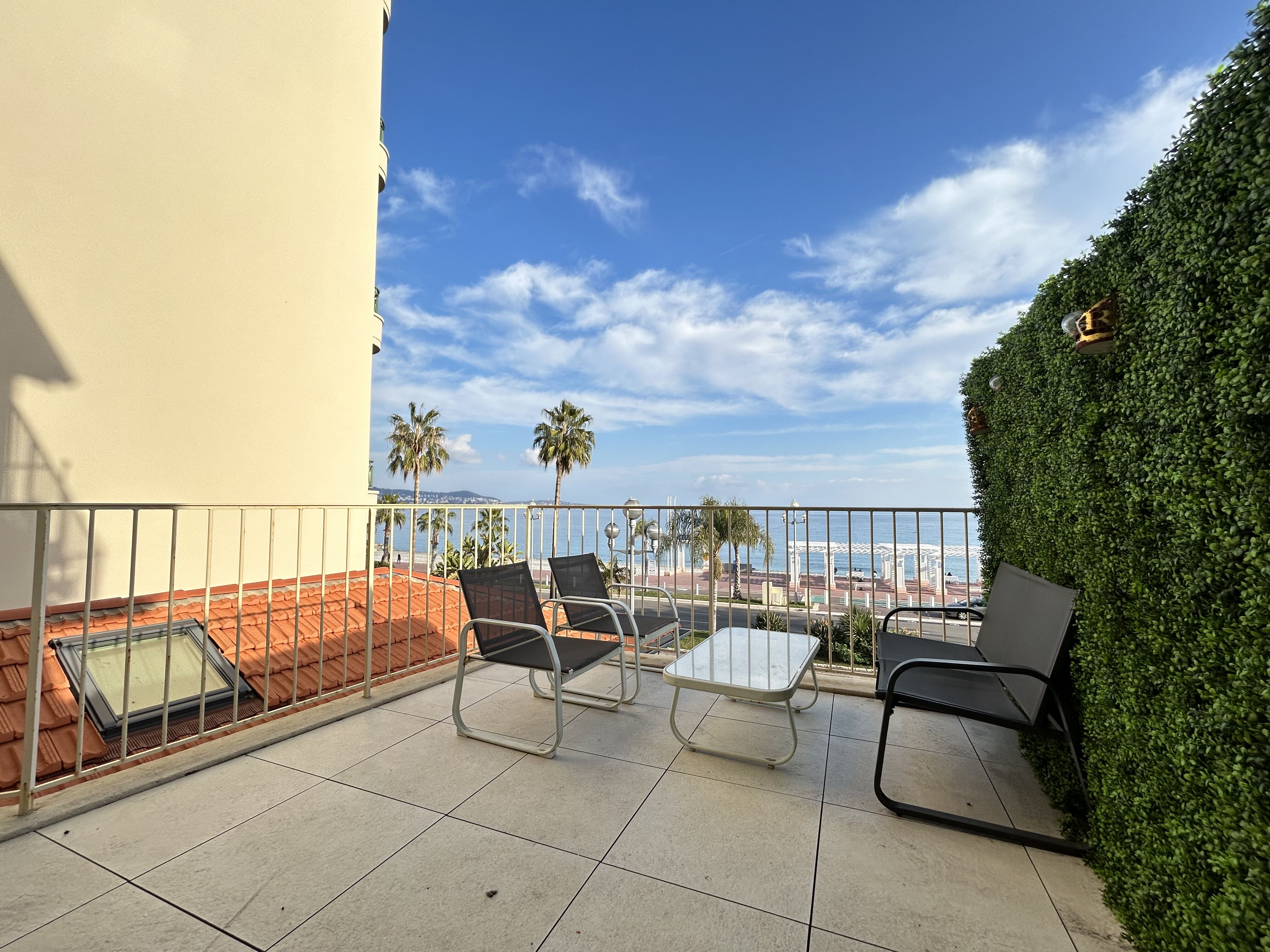 NICE PROMENADE DES ANGLAIS, VUE MER PANORAMIQUE, 2PIECES, 25m², TERRASSE EXPOSITION SUD de 13m², IDEAL INVESTISSEMENT/Résidence secondaire