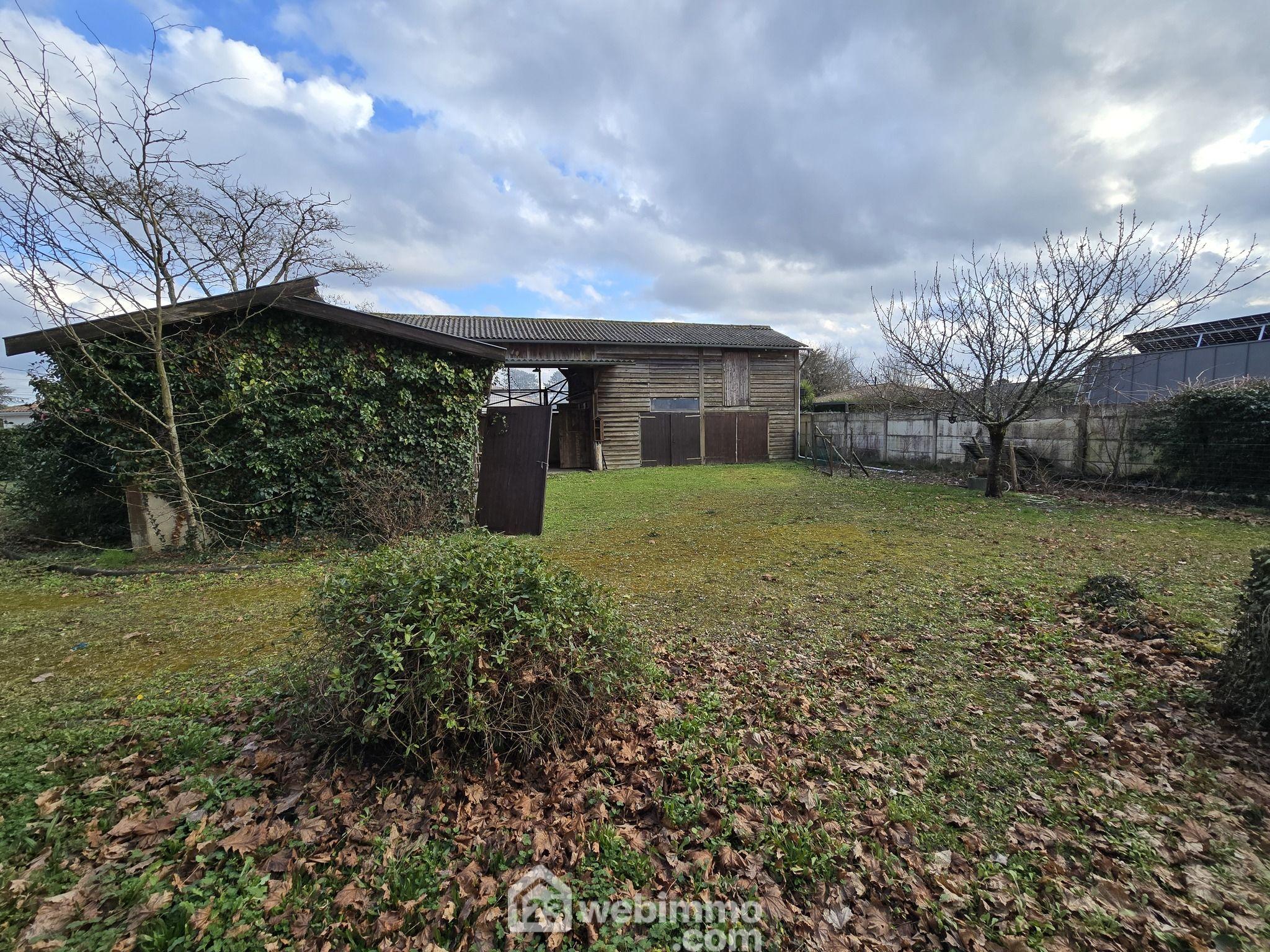 Photo Terrain constructible - 863m² - Le Pian-Médoc image 1/4