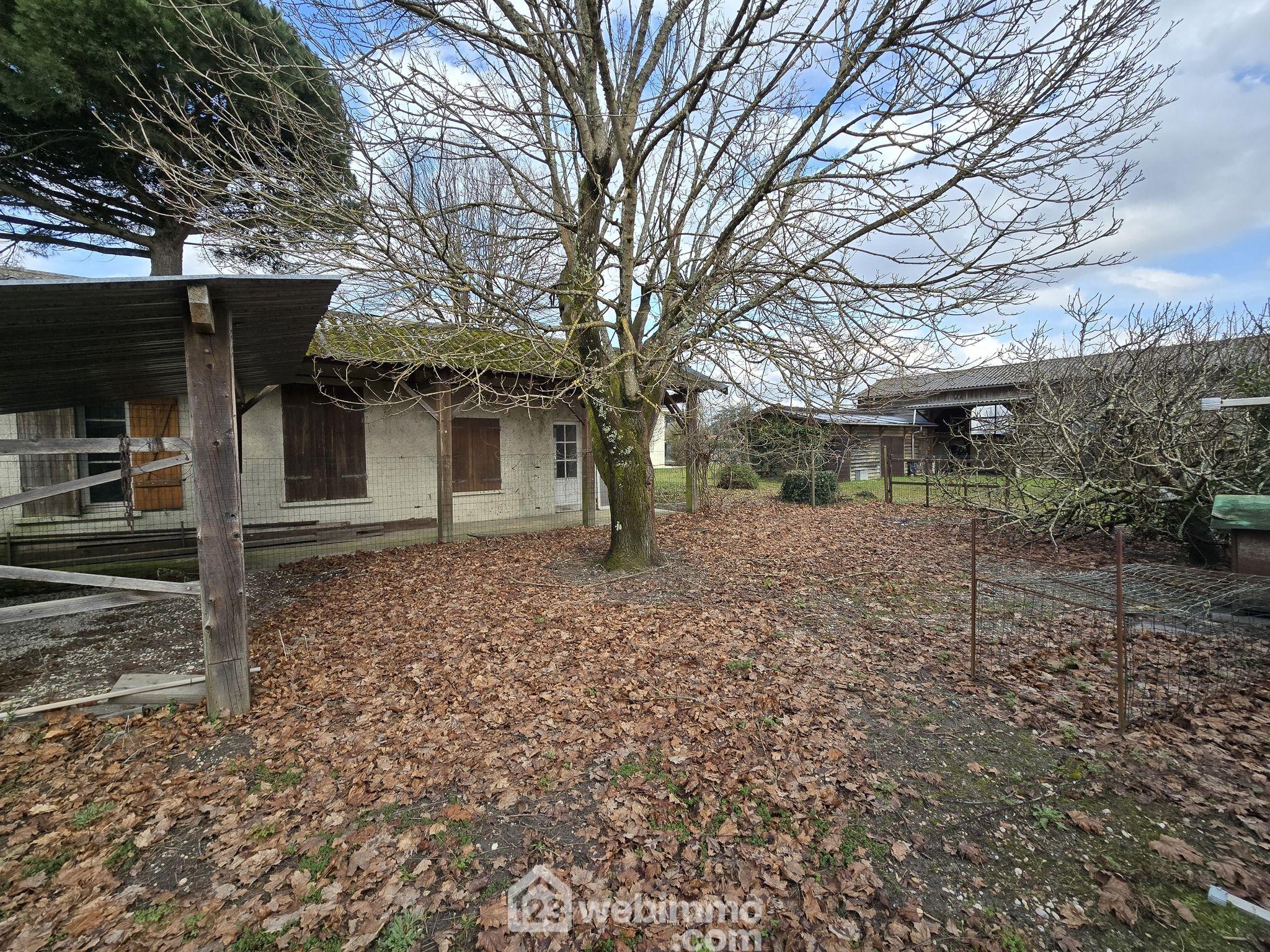 Photo Terrain constructible - 863m² - Le Pian-Médoc image 2/4