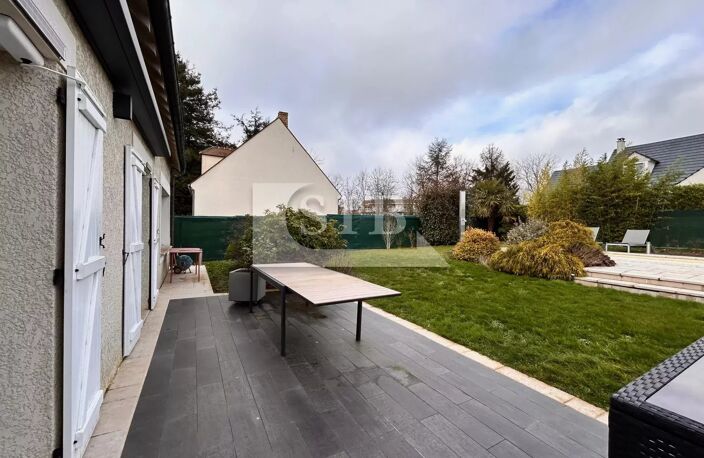 GOMETZ LA VILLE- Maison 6 pièces avec piscine chauffée — photo 3