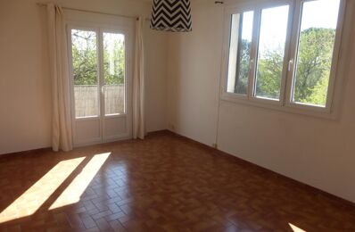 location appartement 666 € CC /mois à proximité de Eygalières (13810)