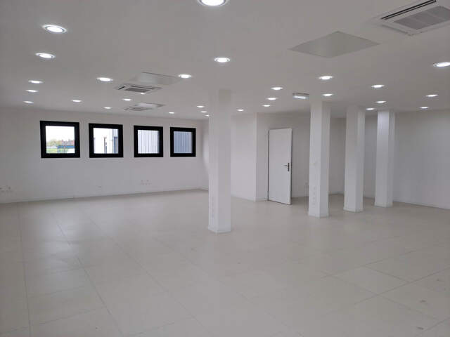 Bureaux - Locaux commerciaux à louer — photo du bien