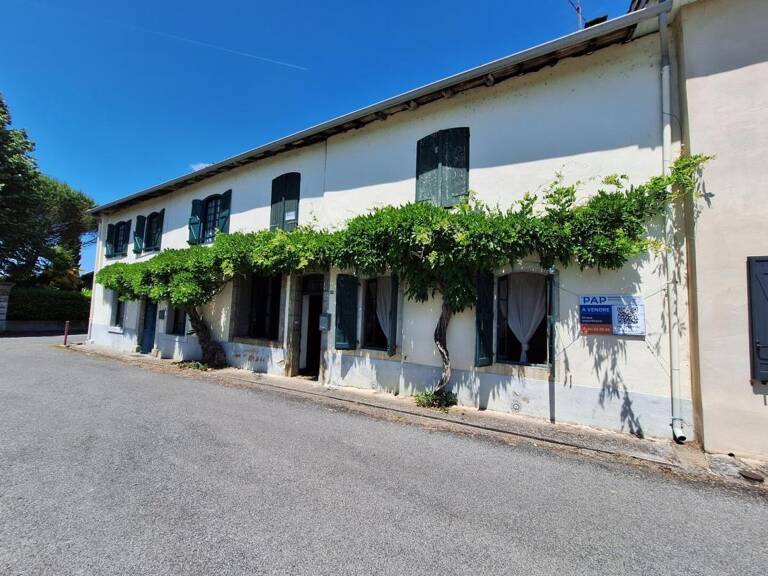 Prix en baisse! Proche de Galan, Hautes-Pyrénées: deux maisons de village très spacieuses avec un grand garage et terrain, au cœur d'un village pittoresque. Une opportunité à ne pas manquer! — photo 1