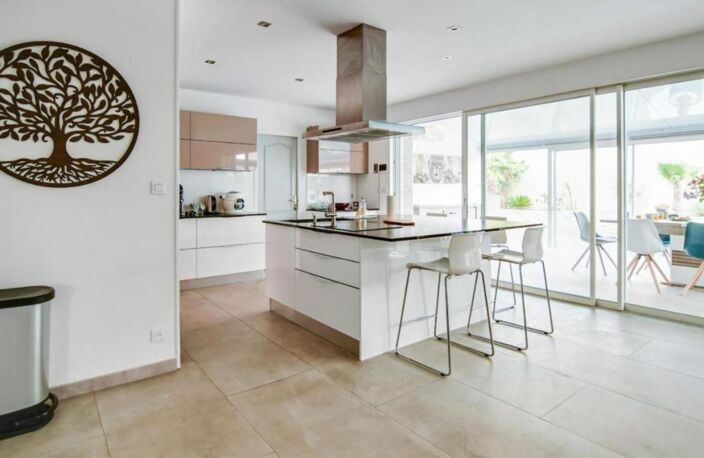 Maison de plain pied, 4 chambres, piscine, garage — photo 3