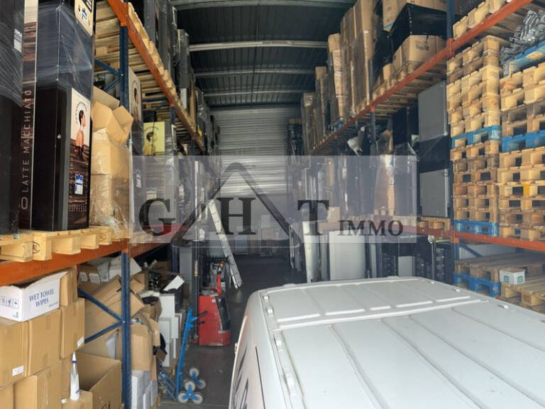 ENTREPOT 250 M² A LOUER A GUIGNES — photo 1