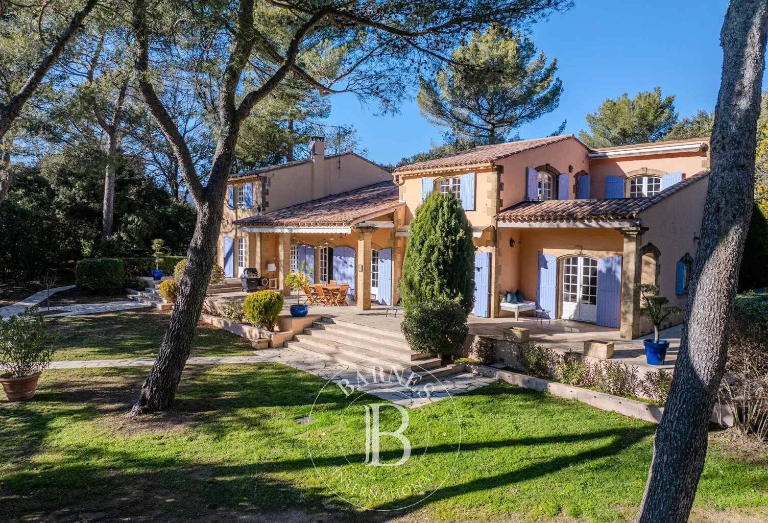 EXCLUSIVITE - LA BASTIDE DE JOURDANS - MAISON 376M2 - 6 CHAMBRES — photo 1