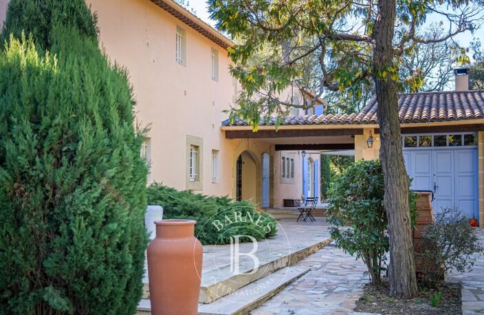 EXCLUSIVITE - LA BASTIDE DE JOURDANS - MAISON 376M2 - 6 CHAMBRES — photo 2