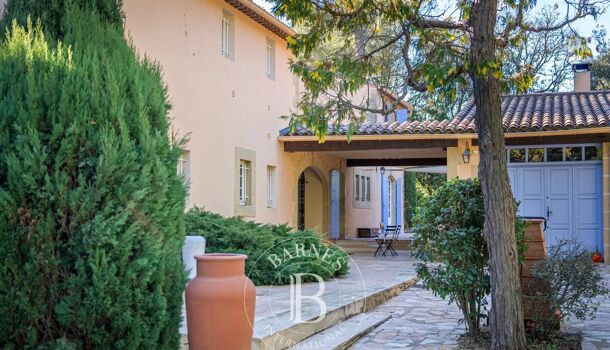 Propri&eacute;t&eacute; 16 pièces  à vendre Aix-en-Provence 13100