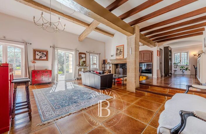 EXCLUSIVITE - LA BASTIDE DE JOURDANS - MAISON 376M2 - 6 CHAMBRES — photo 4