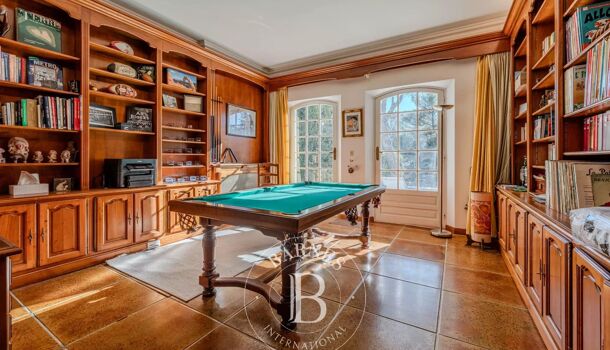 Propri&eacute;t&eacute; 16 pièces  à vendre Aix-en-Provence 13100