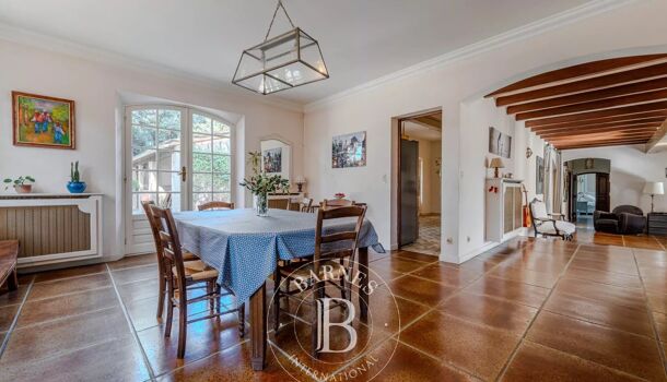 Propri&eacute;t&eacute; 16 pièces  à vendre Aix-en-Provence 13100