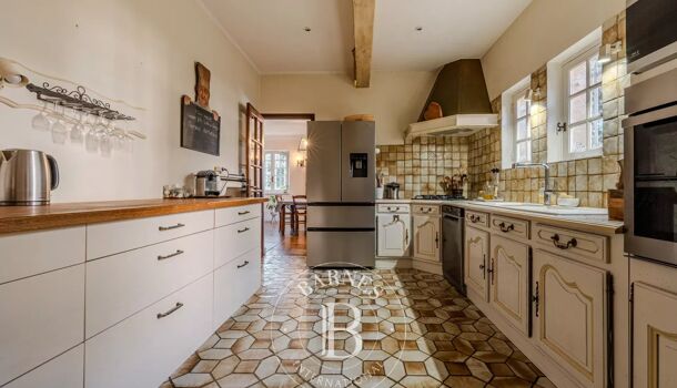 Propri&eacute;t&eacute; 16 pièces  à vendre Aix-en-Provence 13100