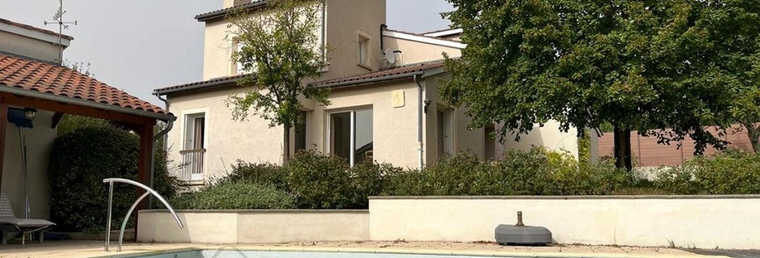 Maison 9 Pièces 178 m² à vendre à Saint-Céré (46400)