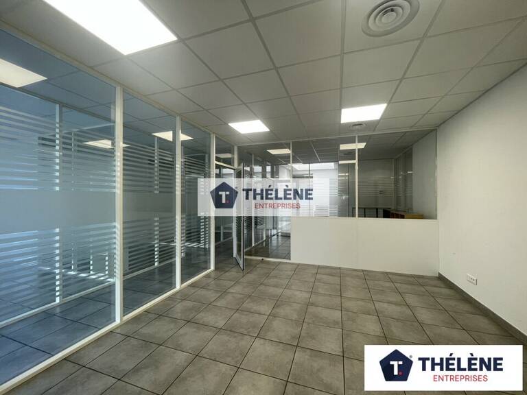 BUREAUX à LOUER — photo 1