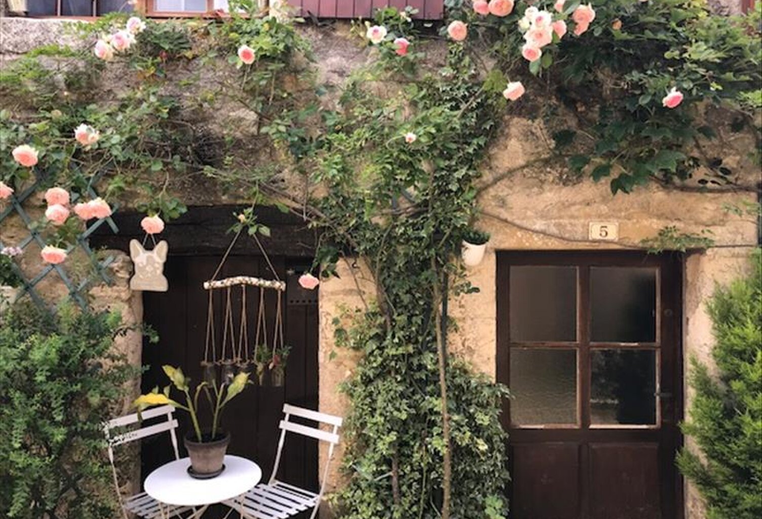 Maison en pierre de 4 pièces principales — photo 1