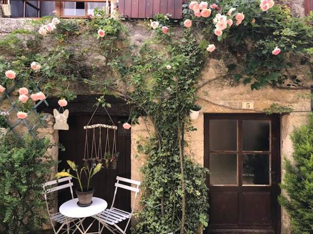 Maison en pierre de 4 pièces principales — photo du bien