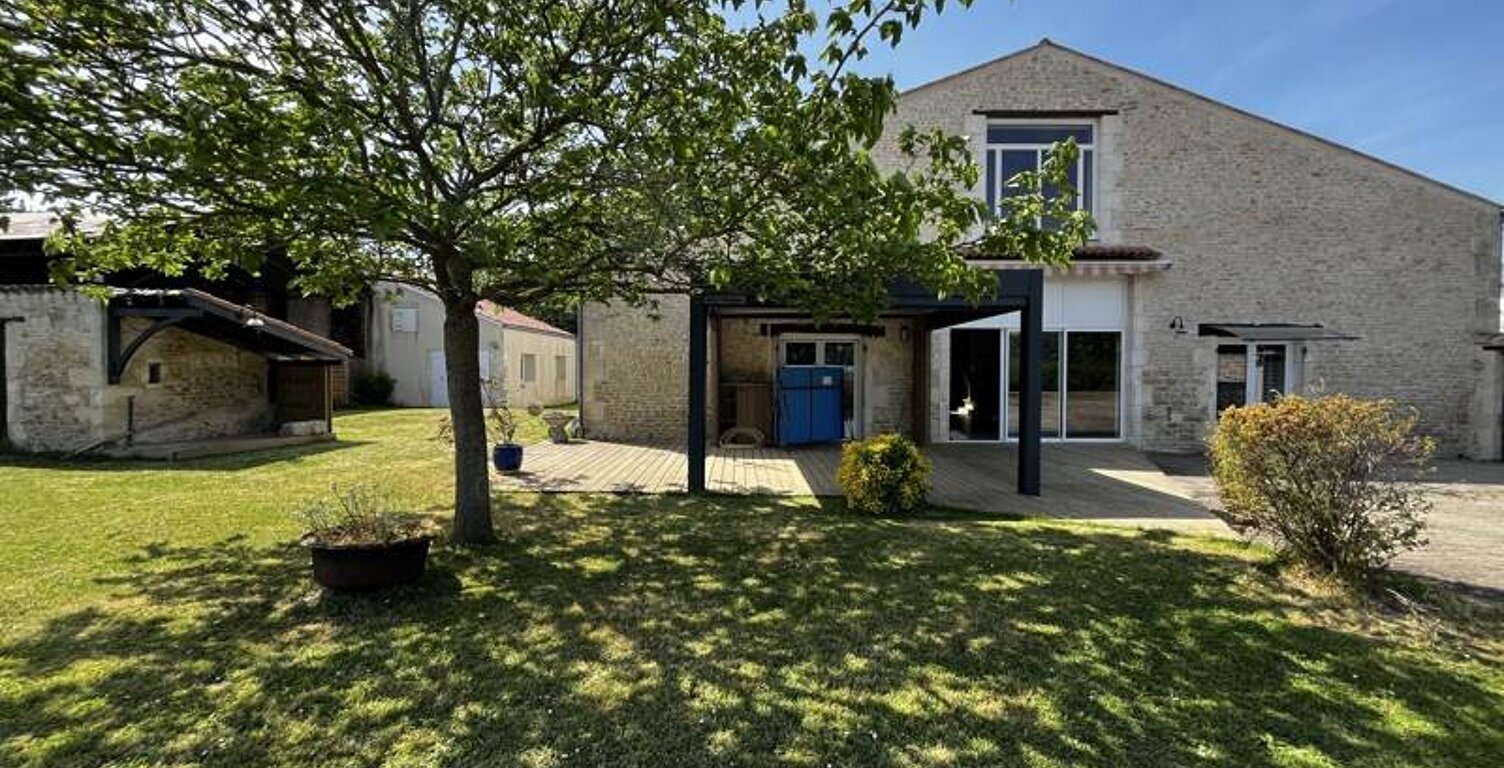 Maison en pierre de 8 pièces principales — photo 1