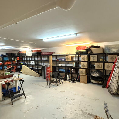 Local industriel  99000 €