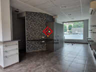 Local commercial — photo 2