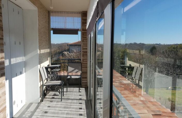 À vendre, Miélan (Gers): Villa de 4 chambres, terrasse d'été, véranda, garage et chenil dans un jardin sécurisé de 1.502m². Situation calme, à quelques minutes à pied des commerces — photo 3