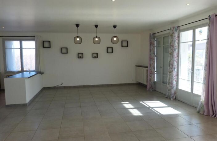 À vendre, Miélan (Gers): Villa de 4 chambres, terrasse d'été, véranda, garage et chenil dans un jardin sécurisé de 1.502m². Situation calme, à quelques minutes à pied des commerces — photo 4