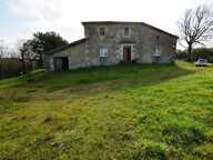 Prix en baisse! A vendre, proche Auch, Gers: ancien corps de ferme à rénover avec maison authentique en pierre et de nombreuses dépendances sur un site exceptionnel, situation dominante et calme sans voisinage et nuisances. Terrain d'un ha. Allée privée — photo 4