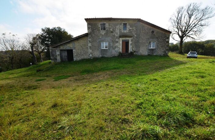 Prix en baisse! A vendre, proche Auch, Gers: ancien corps de ferme à rénover avec maison authentique en pierre et de nombreuses dépendances sur un site exceptionnel, situation dominante et calme sans voisinage et nuisances. Terrain d'un ha. Allée privée — photo 4
