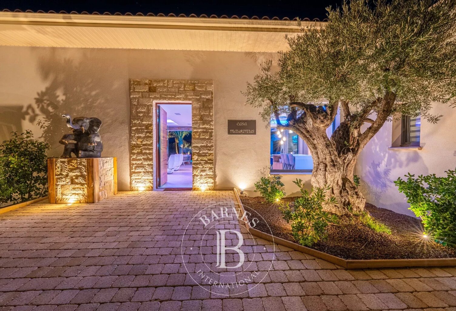 PROCHE AIX-EN-PROVENCE – VILLA D’EXCEPTION 210M2 – 3 CHAMBRES - — photo 1