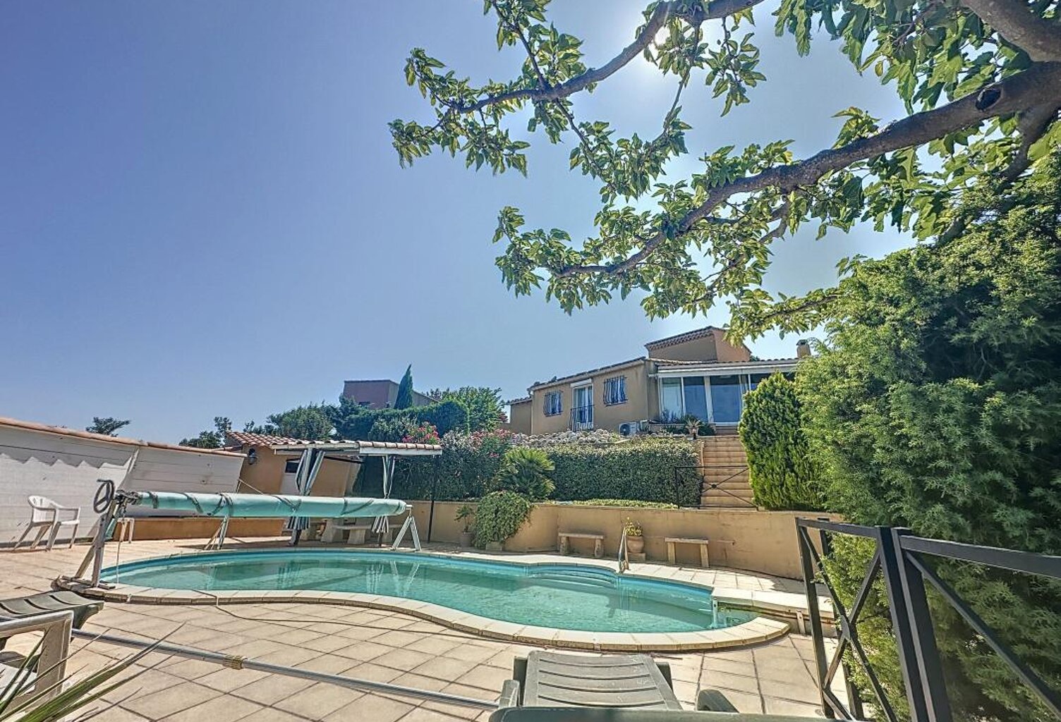 Maison À Vendre Rochefort Du Gard, 203 m², 5 chambres, vue imprenable, appartement indépendant — photo 1
