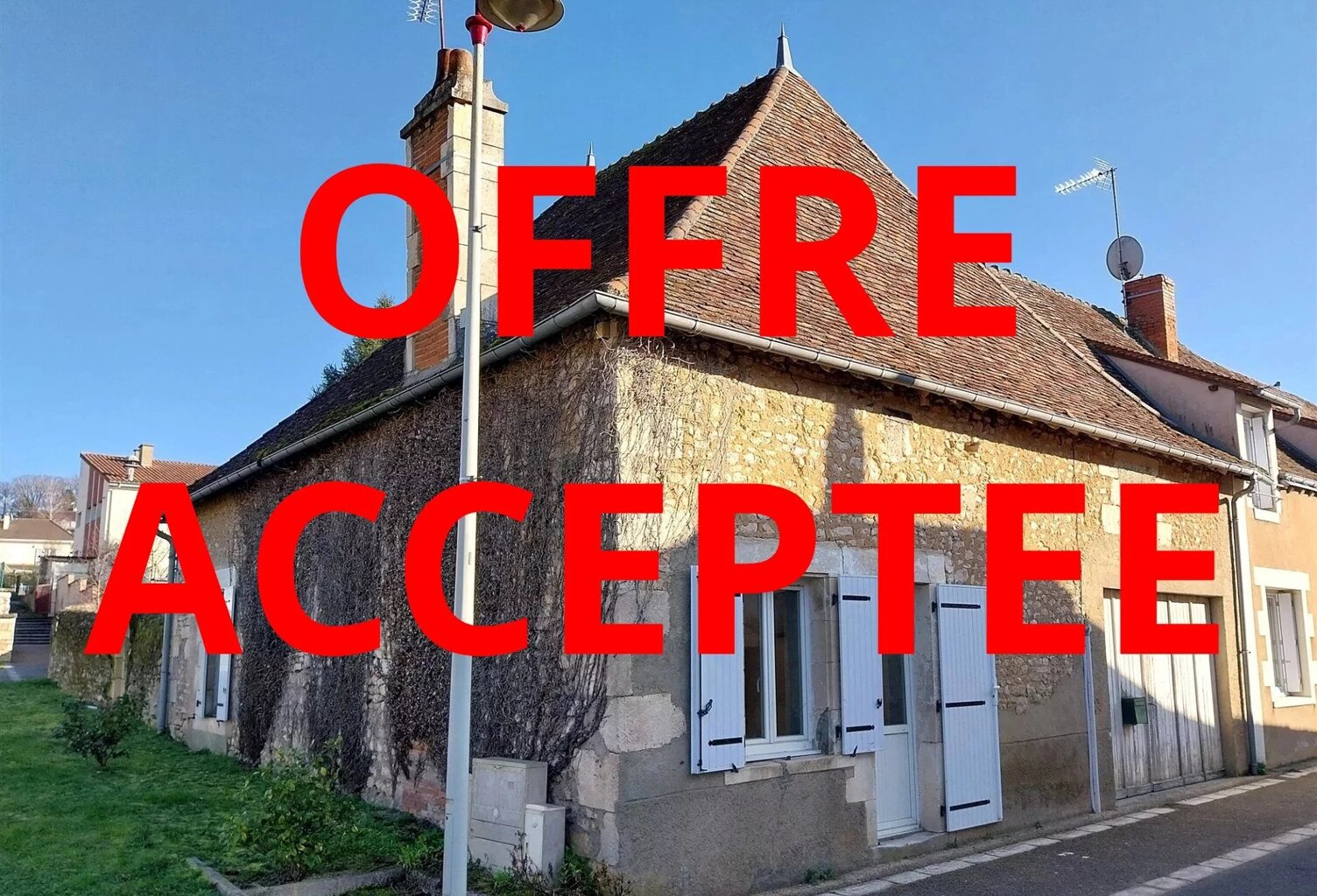 Deux maisons avec cours à vendre proche Saint Savin 86 — photo 1