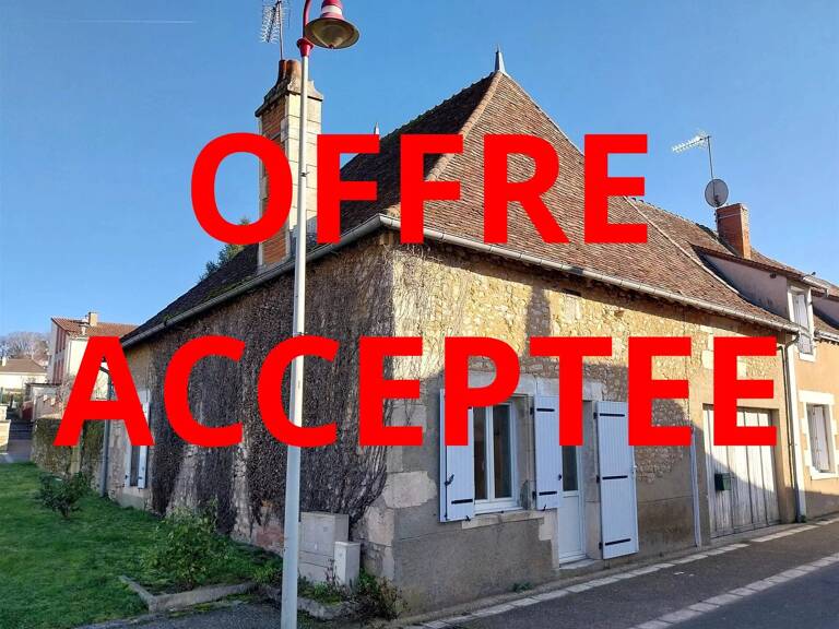 Deux maisons avec cours à vendre proche Saint Savin 86 — photo 1