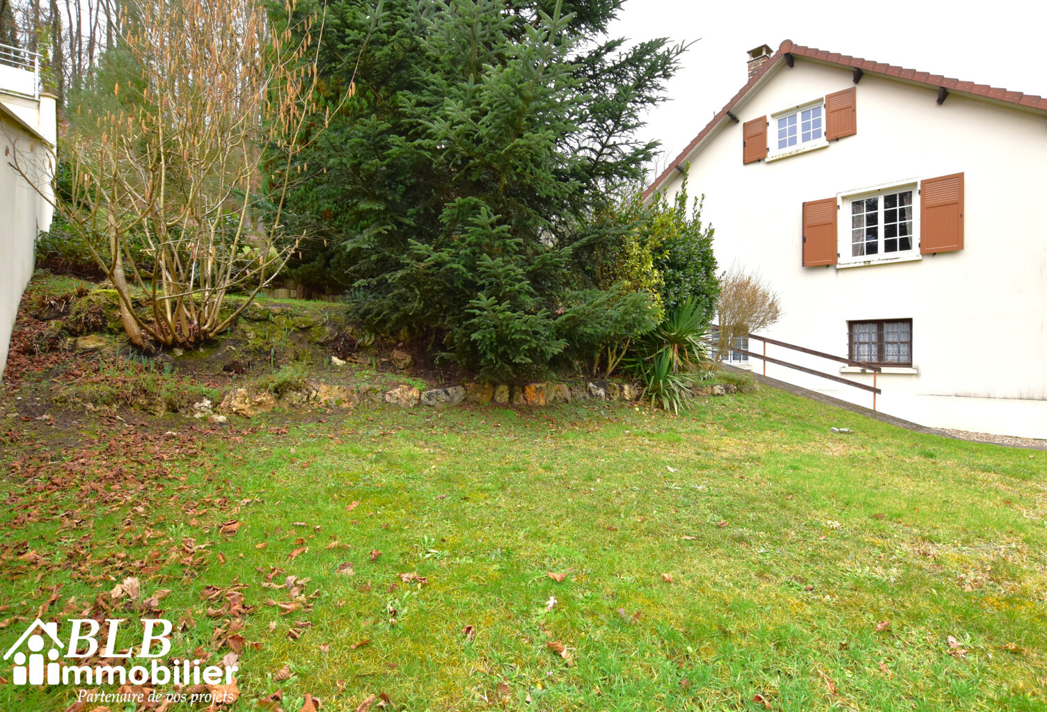 78690 LES ESSARTS LE ROI     Jolie maison de 5 pièces avec s — photo 1