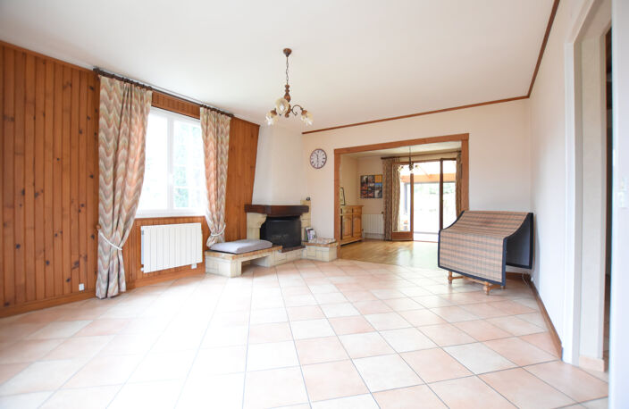 78690 LES ESSARTS LE ROI     Jolie maison de 5 pièces avec s — photo 3