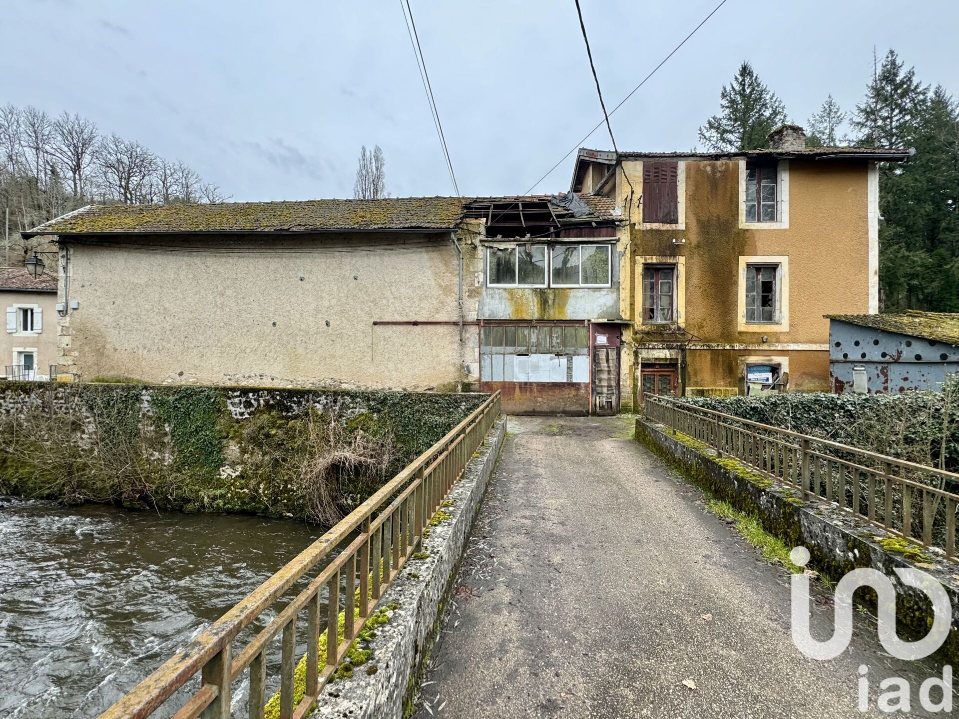 Nontron - 745m² - 1p.