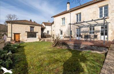 Maison en pierre de 8 pièces principales — photo du bien