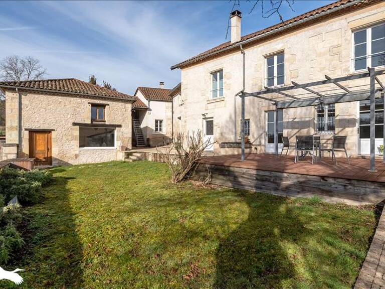 Maison en pierre de 8 pièces principales — photo 1