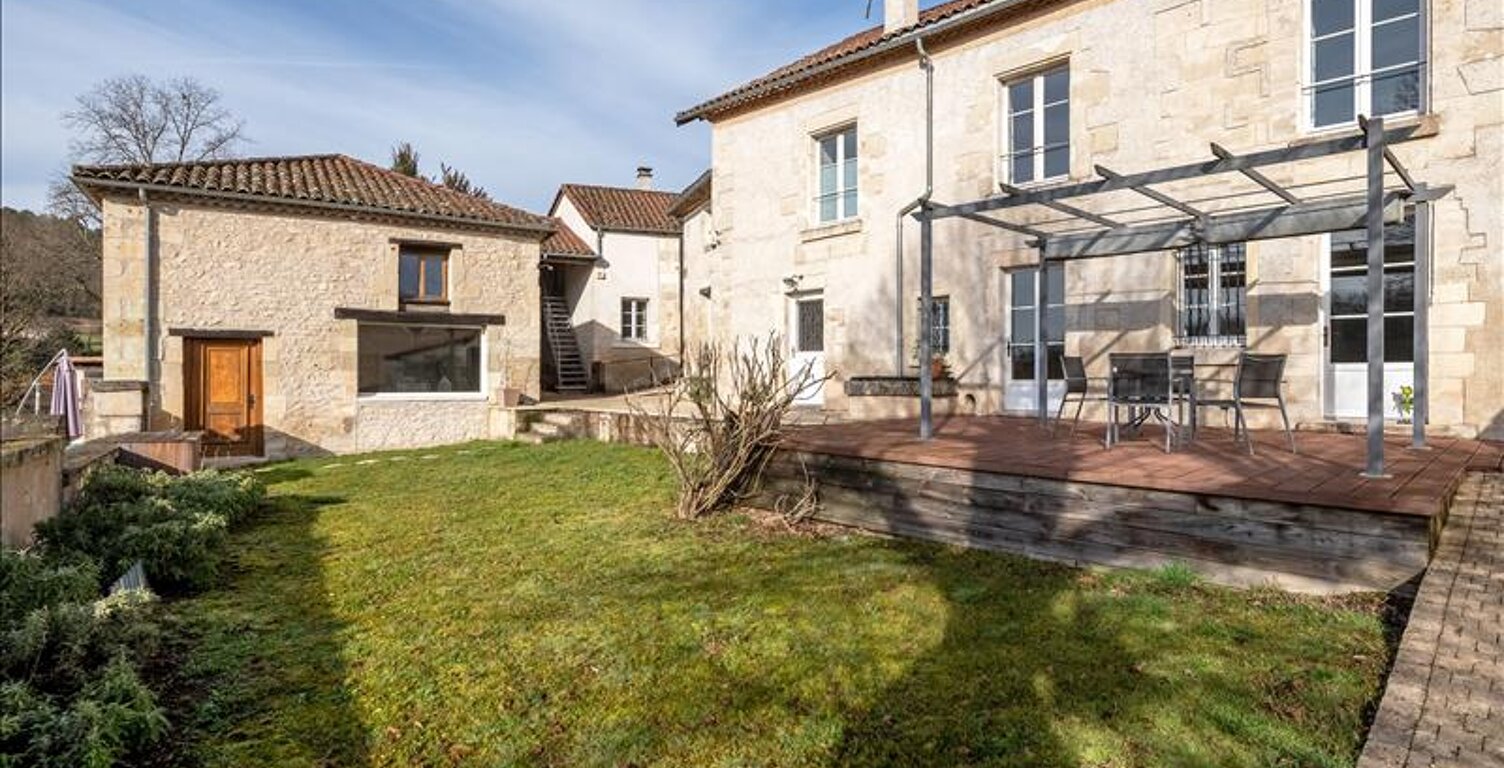 Maison en pierre de 8 pièces principales — photo 1