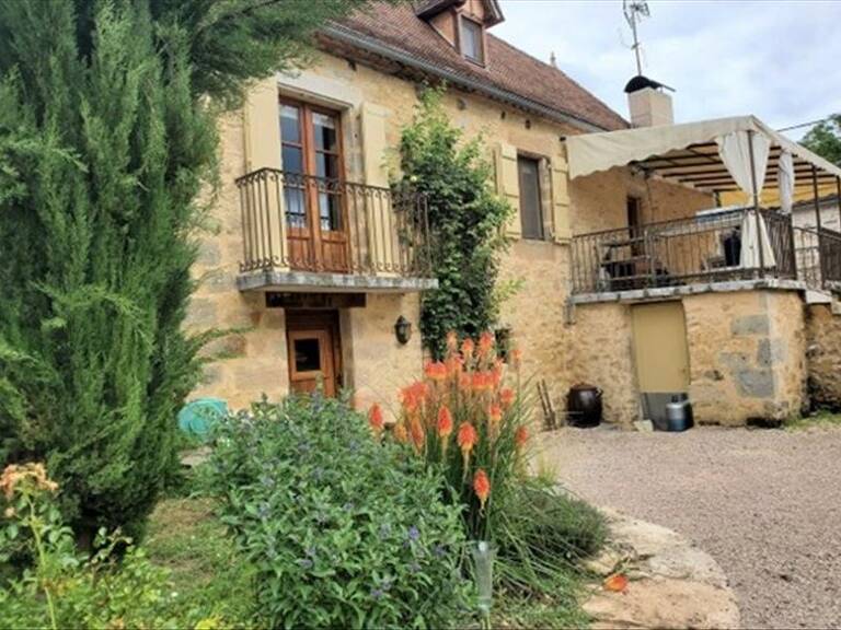 Maison en pierre de 8 pièces principales — photo 1