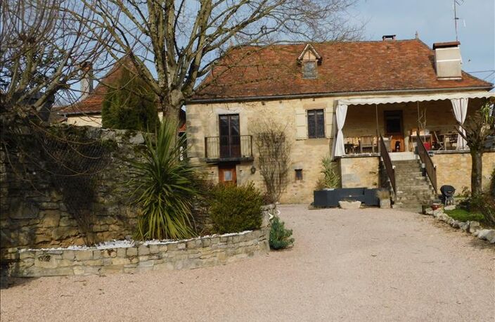Maison en pierre de 8 pièces principales — photo 2
