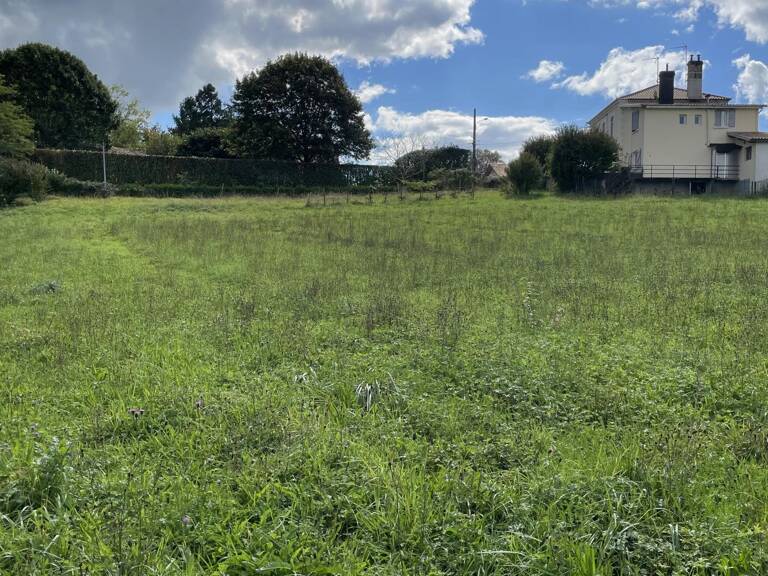 Habas - Proche du bourg- Terrain hors lotissement — photo 1