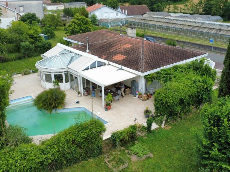 VILLA 240 m² POUILLON CENTRE — photo 1