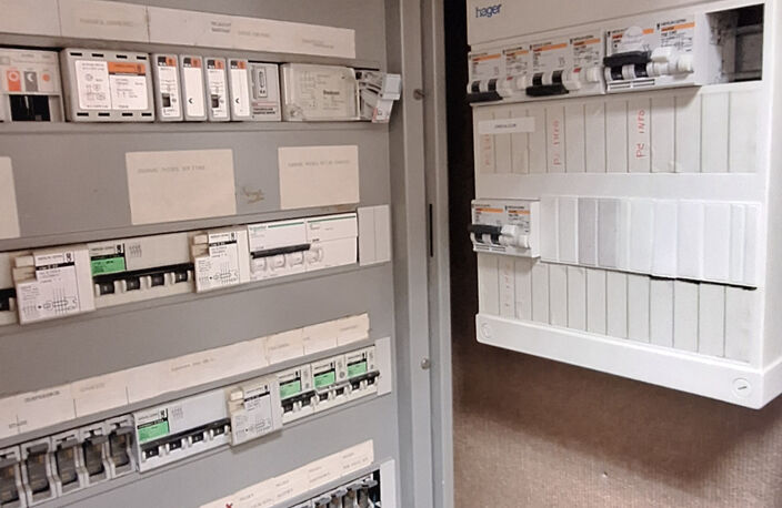 IMMEUBLE COMMERCIALE, DANS LA RUE PIETONNE DE SENS,DE 179M2 — photo 5