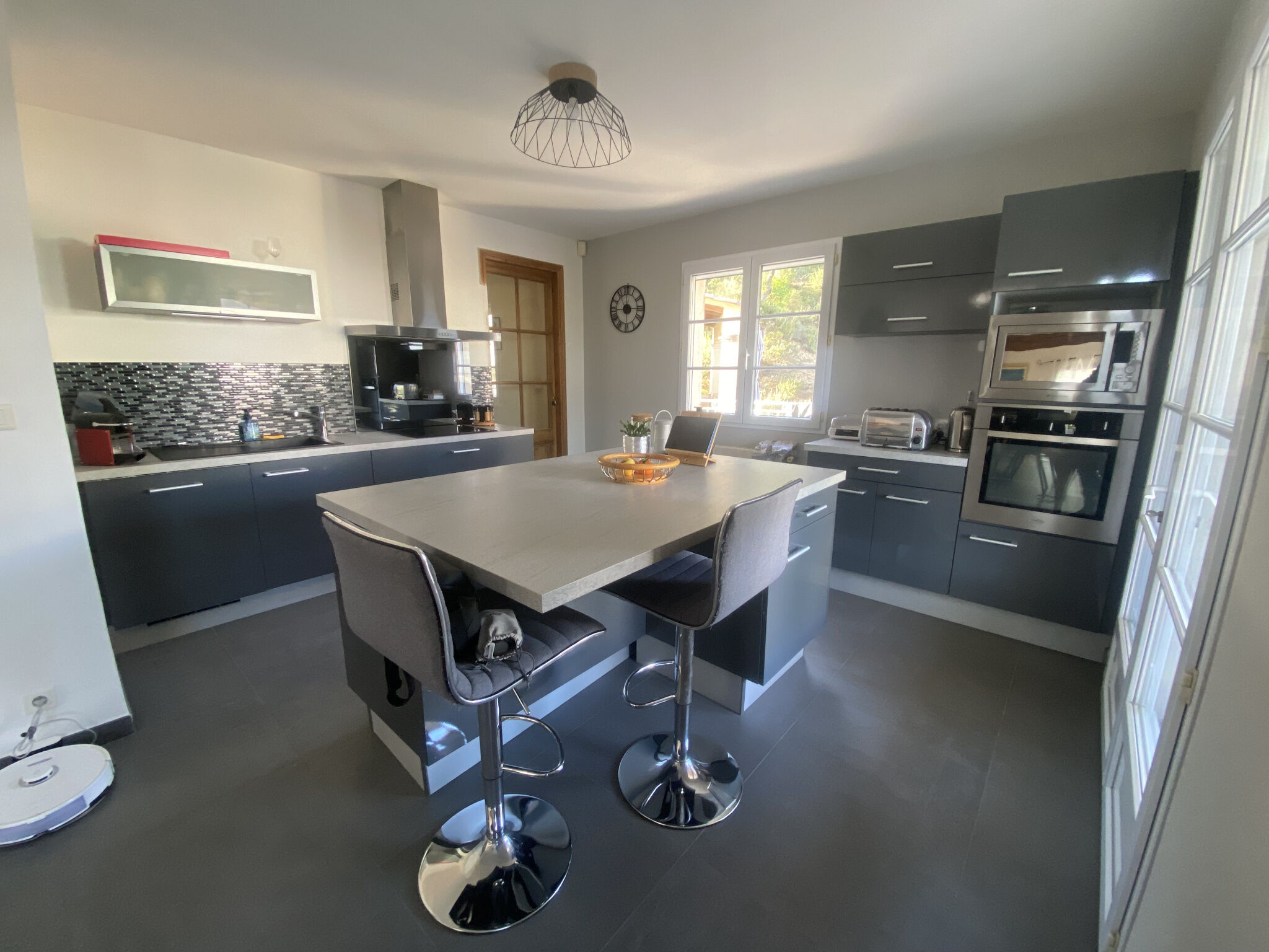 Villa / Maison  T9 à vendre Vailhauquès 34570