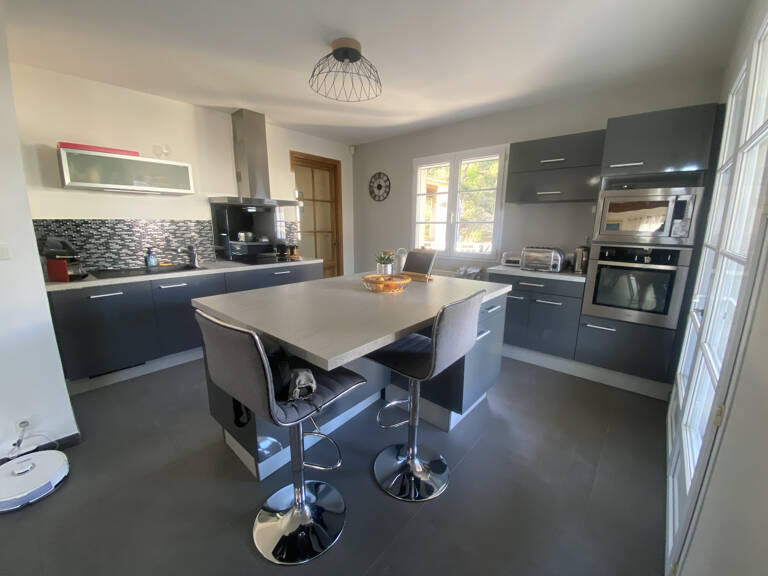maison familiale sur terrain de 1188 m2 avec piscine — photo 1
