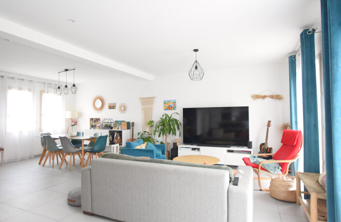 78690 LES ESSARTS LE ROI Belle maison de 5 pièces sous garan — photo 3