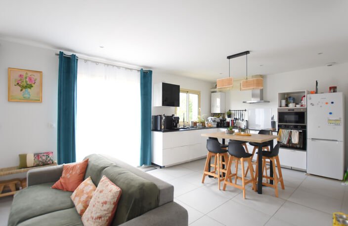 78690 LES ESSARTS LE ROI Belle maison de 5 pièces sous garan — photo 4