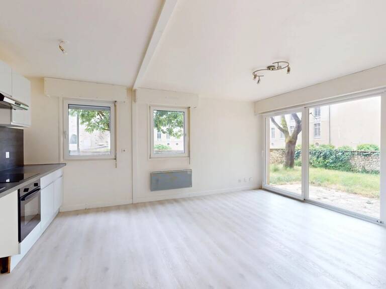 A LOUER - Appartement 2 pièces à CHARTRES en rez de jardin — photo 1